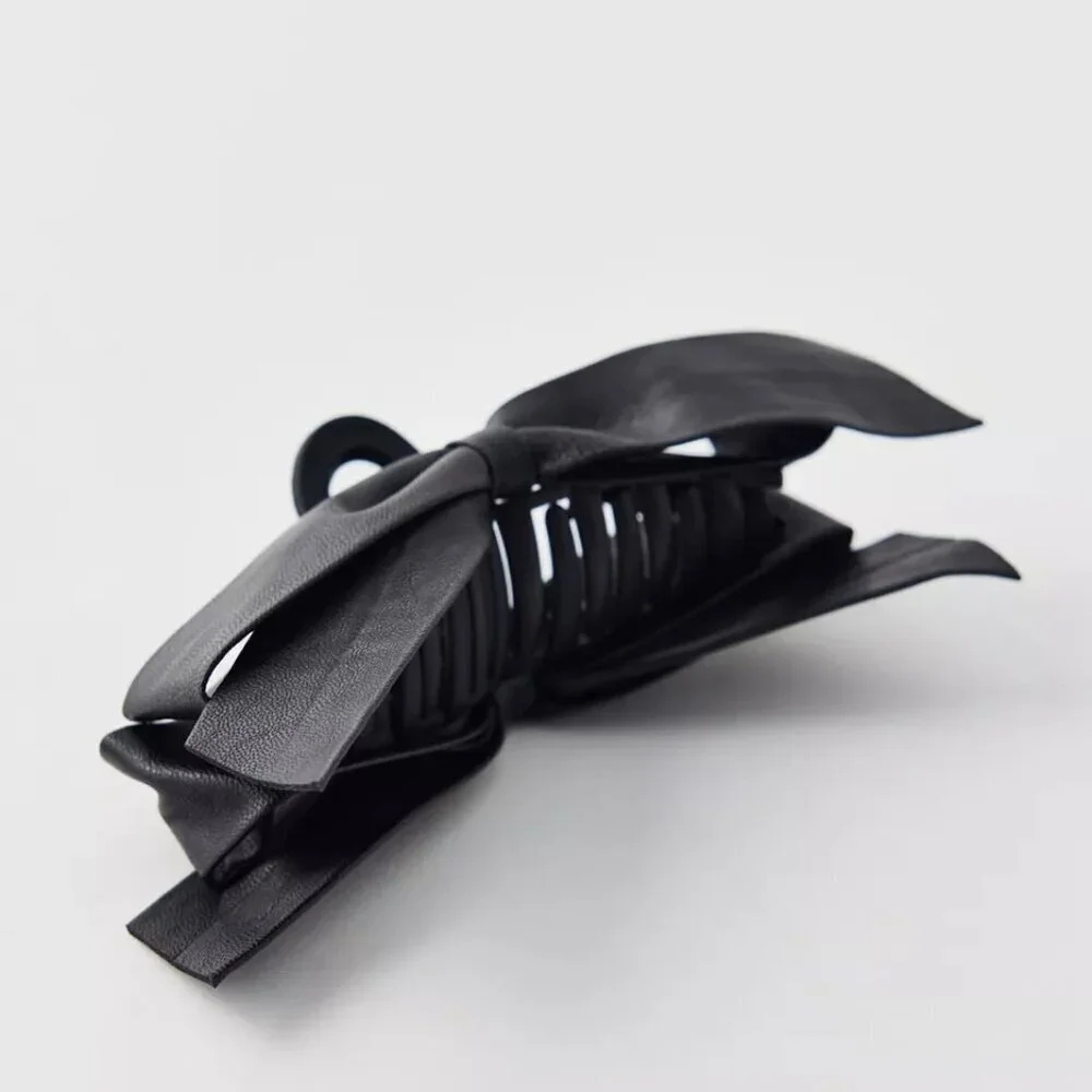 NWT Urban Outfitters Faux Leather Bow Claw Clip